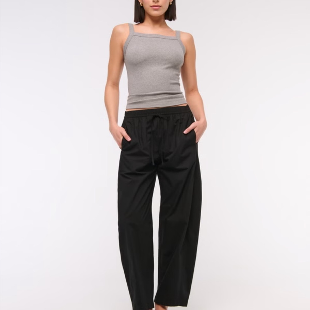 NWT Abercrombie Barrel Leg Poplin Pants